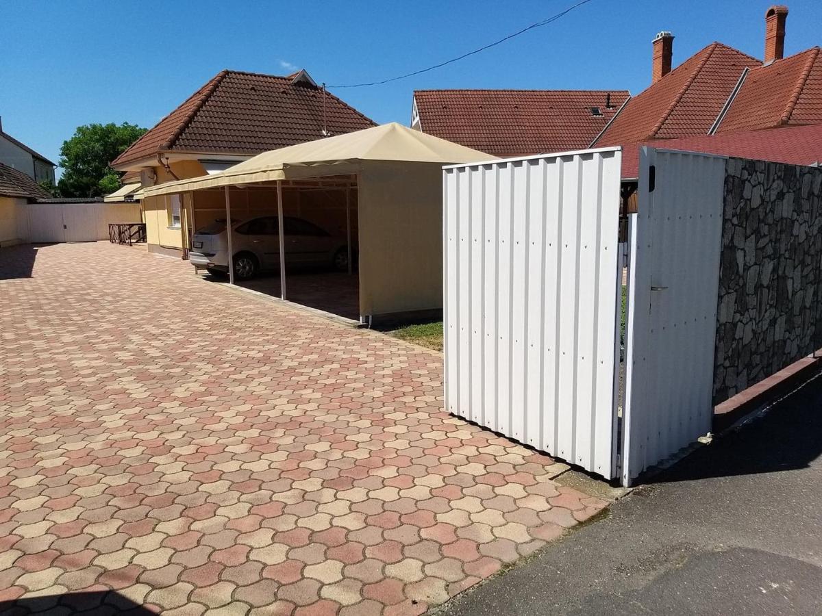 Garden Apartmanház 2 Hajdúszoboszló Kültér fotó